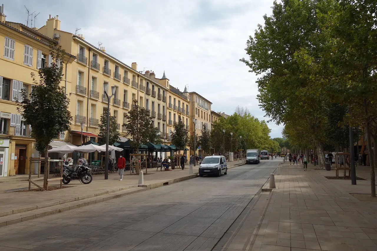 Vue de Aix En Provence, ambiance locale et CBD