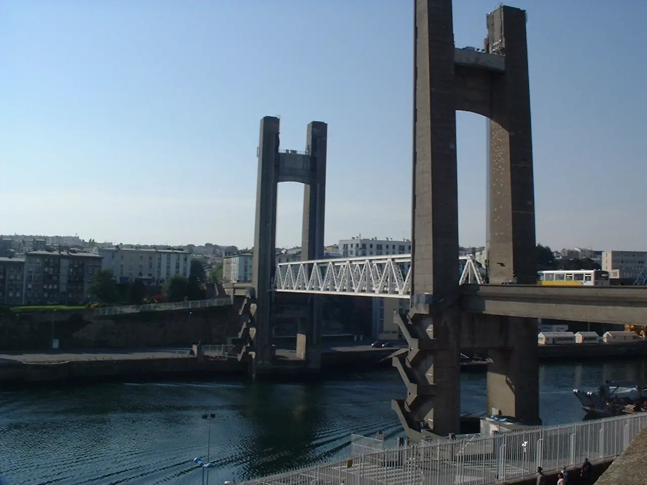 Vue de Brest, ambiance locale et CBD