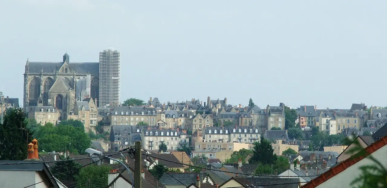 Vue de Le Mans, ambiance locale et CBD