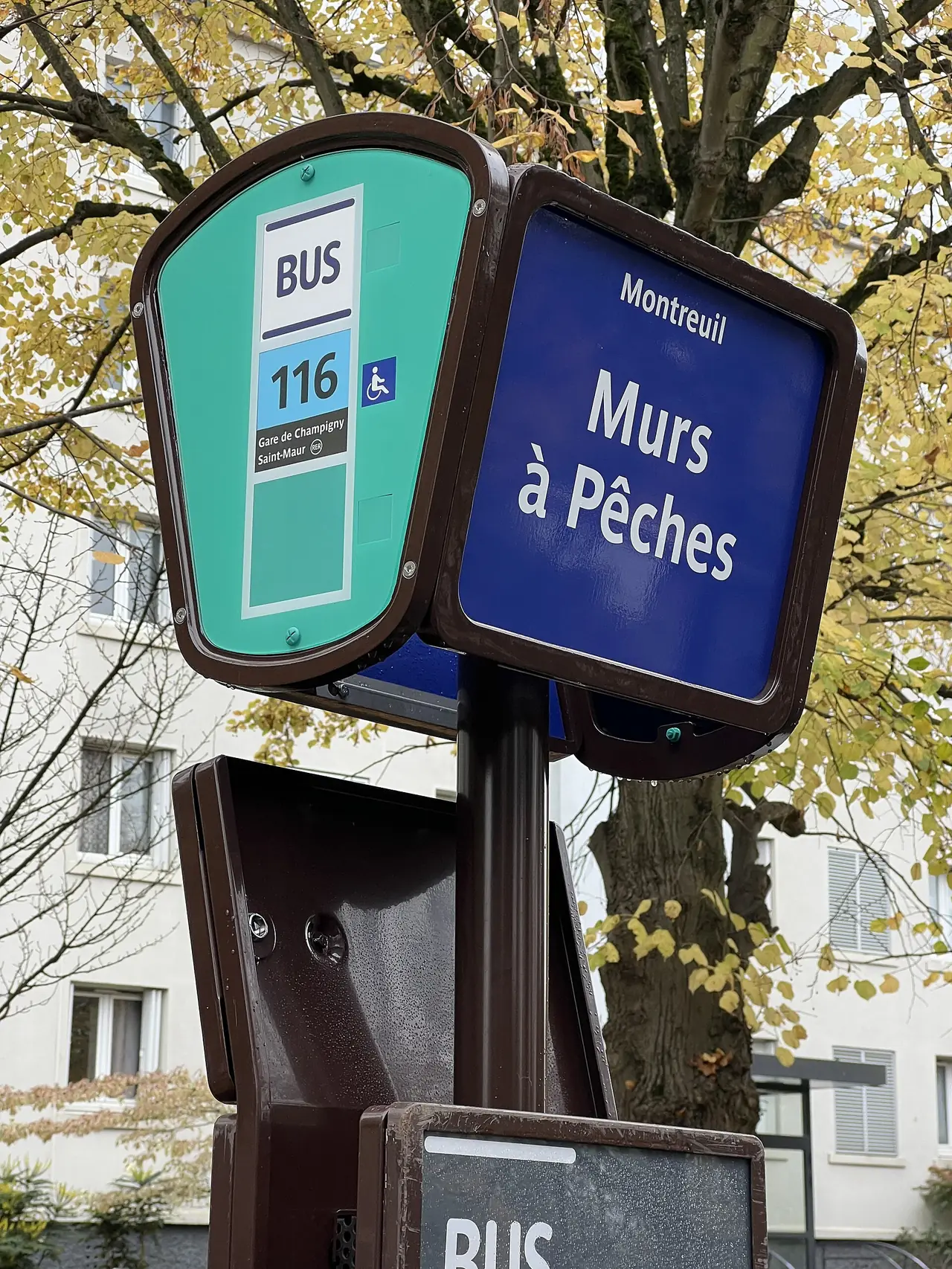 Vue de Montreuil, ambiance locale et CBD