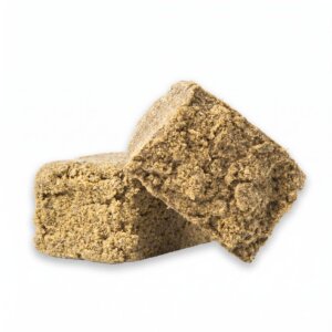 Kush hash CBD dry sift Promonatura de tono beige dorado y textura polvorienta, variedad Kush en formato artesanal