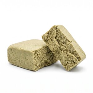 Mousse hash cbd Promonatura color marrón dorado y textura suave, resina Mousse artesanal en bloque compacto de la marca Promonatura