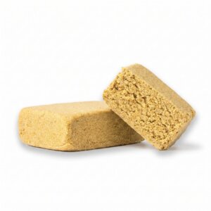 Polen rubio cbd Promonatura, resina compacta de color marrón profundo y aroma terroso, variedad polen rubio en formato hachís